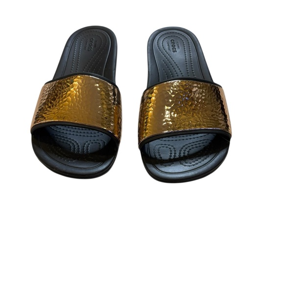 CROCS Women’s Sloane Hammered Metallic Gold/Black Slides Size 8 - Picture 2 of 7